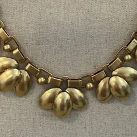 Stella & Dot Hazel Flower Petal Statement Necklace Chain Link Gold - Picture 3 of 16